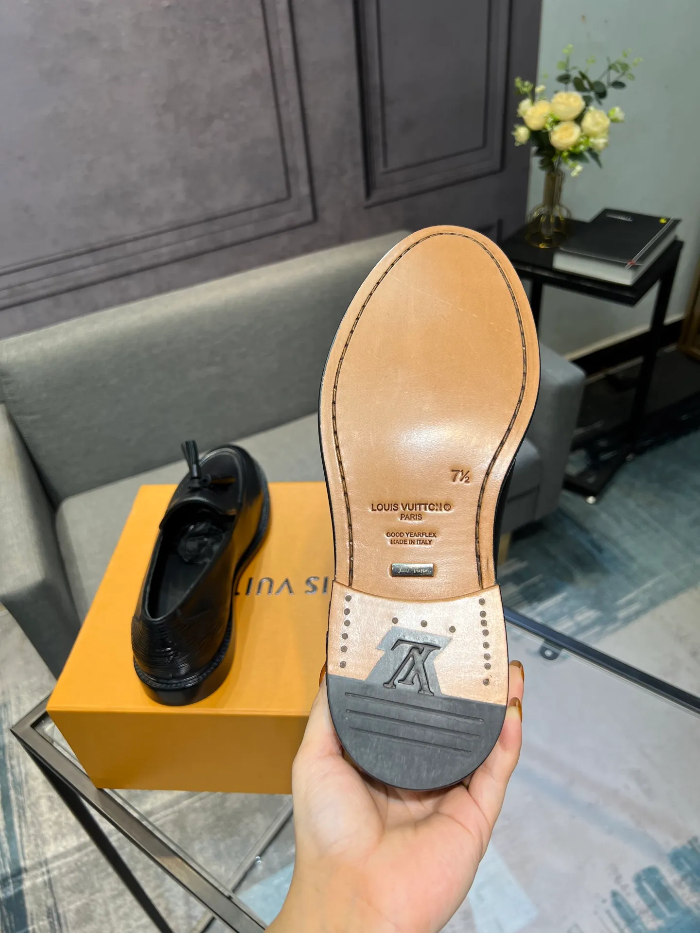 Men's shoes 💰1020 LV top luxury brand, high-quality men's business formal leather shoes, imported genuine leather soles! Customized imported leather, the first layer of open-edge beaded lacquered cowhide, the texture is incomparable, the imported cowhide lining, high-end high-end shoes, don't miss it! size:39-44 (Male 38 45 46 customized)